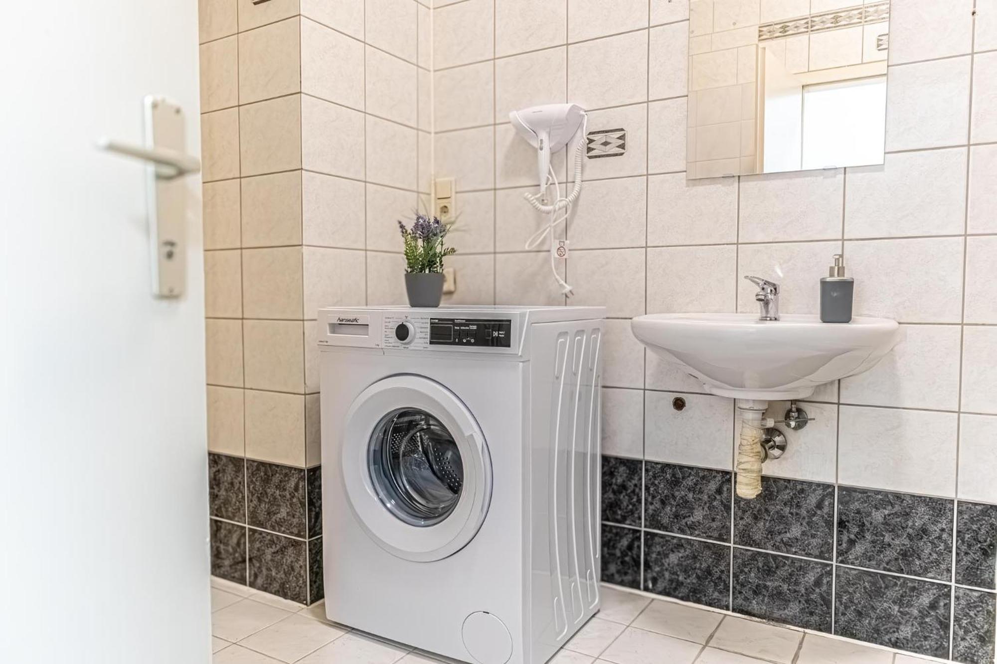 Spacious 2Br Apt -Near Wiener Stadthalle Burggassewiener Well Located Exterior foto